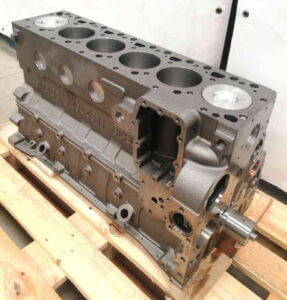 Variklio blokas komplekte Cummins 6B S6D102 (Naujas) Variklio blokas komplekte Cummins 6B S6D102 (Naujas)