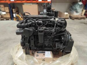 Variklis CUMMINS QSB6.7 CPL 3098 173HP SA6D107 KOMATSU 22084553 (naujas) Variklis CUMMINS QSB6.7 CPL 3098 173HP SA6D107 KOMATSU 22084553 (naujas)
