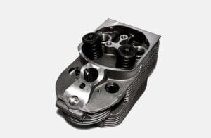 DEUTZ Variklio galvutė kompl. 04230608 DEUTZ Variklio galvutė kompl. 04230608