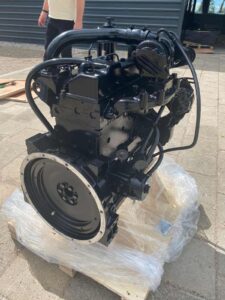 CUMMINS B3.3 variklis Komatsu SAA4D95LE-3 (RESTAURUOTAS) CUMMINS B3.3 variklis Komatsu SAA4D95LE-3 (RESTAURUOTAS)