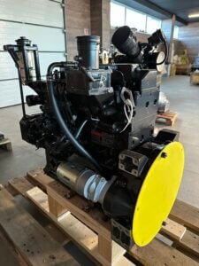 CUMMINS B3.3 variklis MECALAC 8MCR (NAUJAS) CUMMINS B3.3 variklis MECALAC 8MCR (NAUJAS)