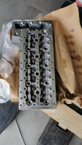 IVECO variklio galva 5802114243, QC000475, AMC908346 (NAUJA) IVECO variklio galva 5802114243, QC000475, AMC908346 (NAUJA)