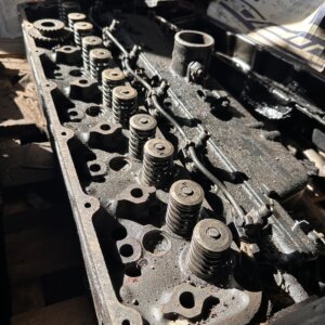 IVECO / FPT variklio galvutė 504217380 su vožtuvais F2CE9684C, F5AE9454F, F5AE9484A (NAUDOTA)