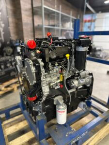 PERKINS RE38454 1104C-44 variklis (NAUJAS)