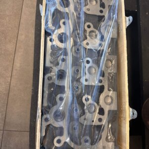 KUBOTA V1902 variklio galva 15476-03040 (NAUJA) TURIME VIETOJE