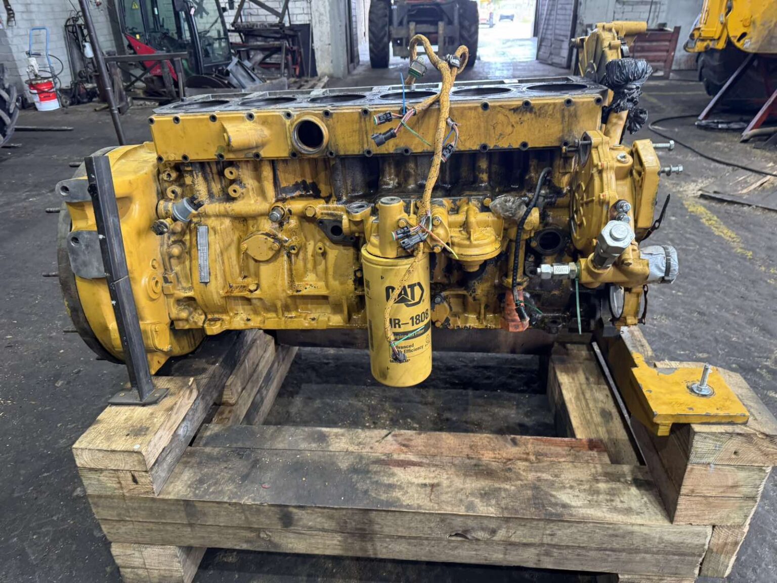 Naudotas Caterpillar 3176B variklis – vaizdas iš šono