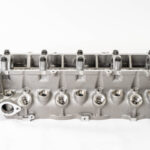 Variklio galvutė R2L110100F 323/626/PREMACY/VITARA (Nauja)
